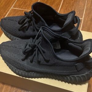 Yeezy 350 onyx